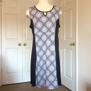 Notations black and white dress